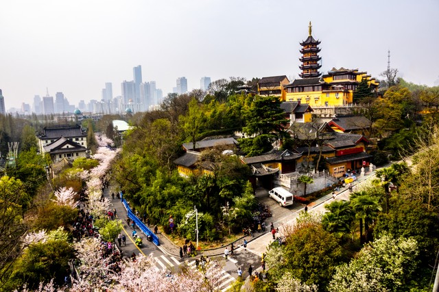 探索千年古刹，鸡鸣寺门票多少钱一张？带你领略南京最古老寺庙的魅力与神秘