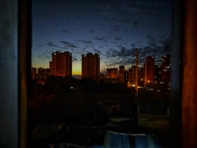 南京夜景哪里好？2024年最新必去打卡点，带你看遍古都璀璨之夜，从夫子庙到玄武湖，每一处都是诗与画的交织