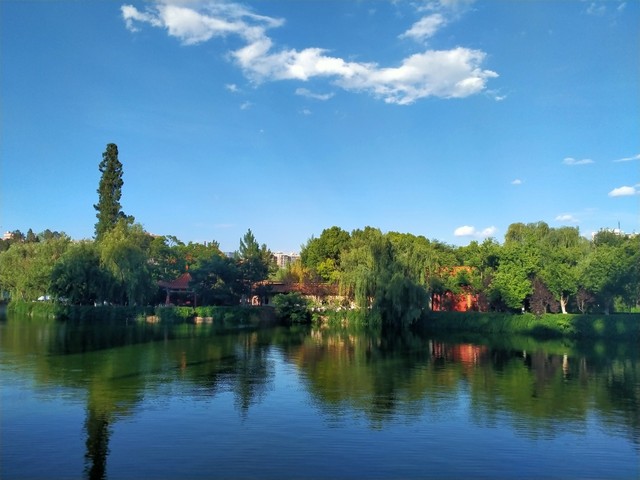 昆明市区风景旅游：探索春城的每一个角落，从翠湖到西山，再到石林，带您领略昆明最真实的自然与人文之美