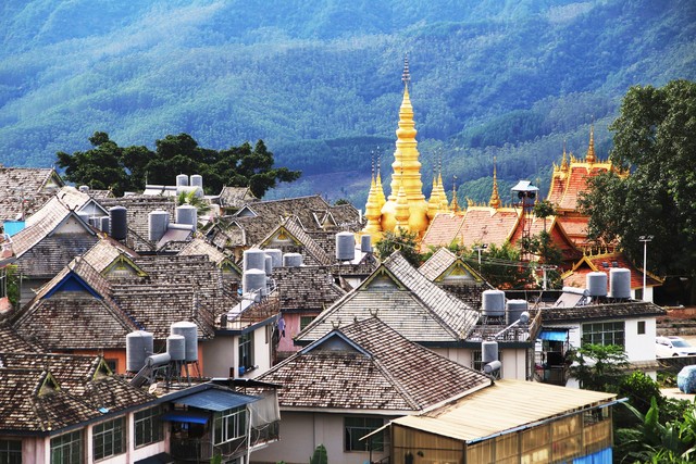瑞丽到丽江的旅游景点：从边陲小镇穿越至古城，一场不容错过的云南奇遇记