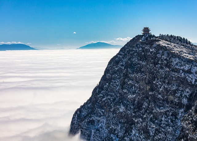 瓦屋山海拔3522米，探寻这座神秘的中国最美桌山，从这里开始你的奇幻之旅吧！