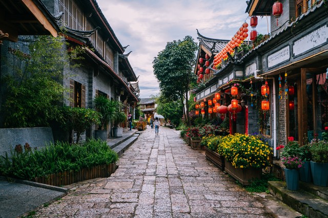 丽江古城景点旅游：从玉龙雪山下的慢生活到纳西族文化的沉浸式体验，一场不容错过的云南风情之旅