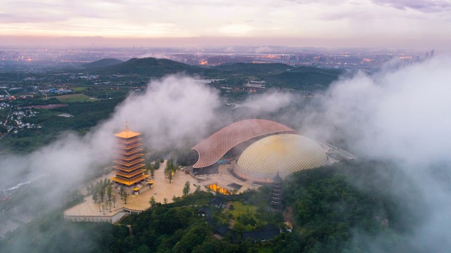 从南京到深圳多久：一段充满惊喜与挑战的旅程，你准备好迎接这场时空穿梭了吗？