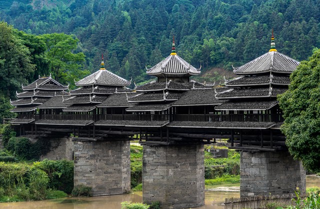 当融水到柳州的路不再遥远：一段充满希望与挑战的旅程，从苗山侗寨到城市中心的距离正被一步步缩短