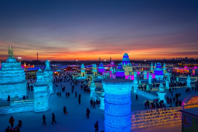 哈尔滨冰雪节怎么样：从冰灯游园会到世界四大冰雪节之一的华丽转身，哈尔滨用冰雪讲述着自己的故事