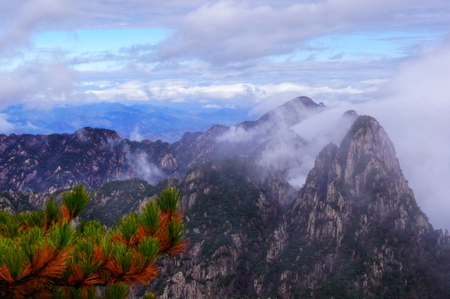 黄山到云南旅游团吗？从黄山出发，探寻彩云之南的梦幻之旅，一次说走就走的冒险，你准备好了吗？