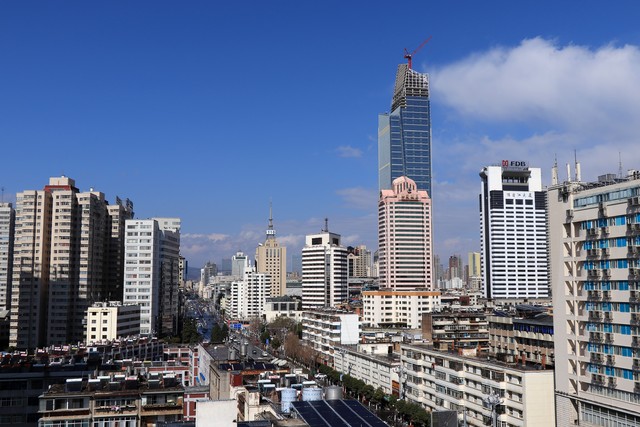 昆明市区里面的旅游景点：从翠湖的春日浪漫到石林的奇岩异彩，一场不容错过的城市探险之旅