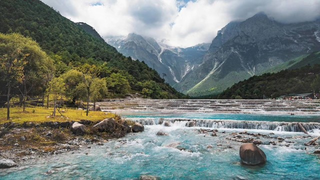 7月自驾云南旅游攻略：从昆明到丽江，从香格里拉到大理，一路欢歌笑语，探索云南的极致美景